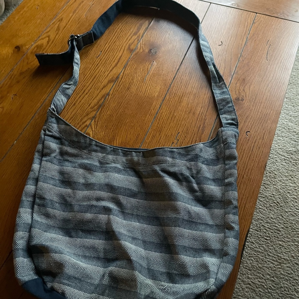 Thirty one retro hobo bag striped